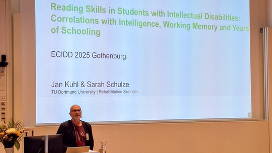 Göteborg1 Prof. Dr. Jan Kuhl bei seinem Vortrag
